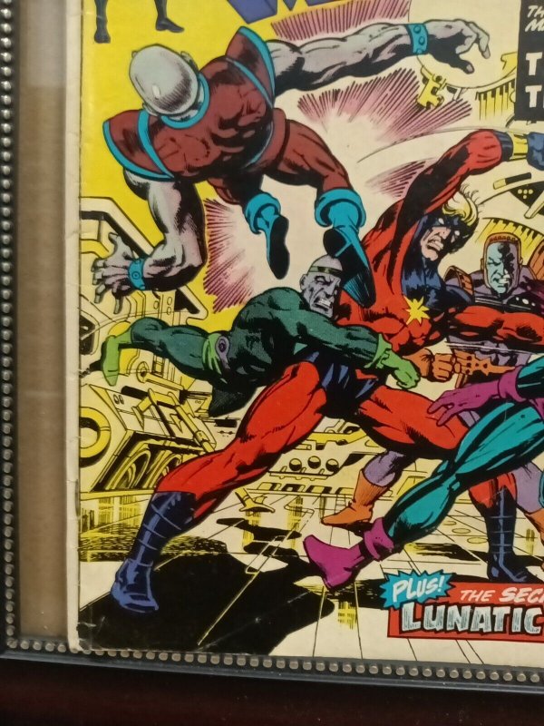 Captain Marvel #38 Comic Book - Marvel Comics!  P03