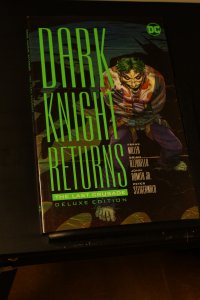 Dark Knight Returns: The Last Crusade - The Deluxe Edition (2016) Batman