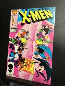 The Uncanny X-Men #208 (1986) High grade Wolverine key! VF/NM Wow!