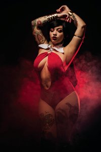VAMPIRELLA #6 1:25  COSPLAY VIRIGN VARIANT