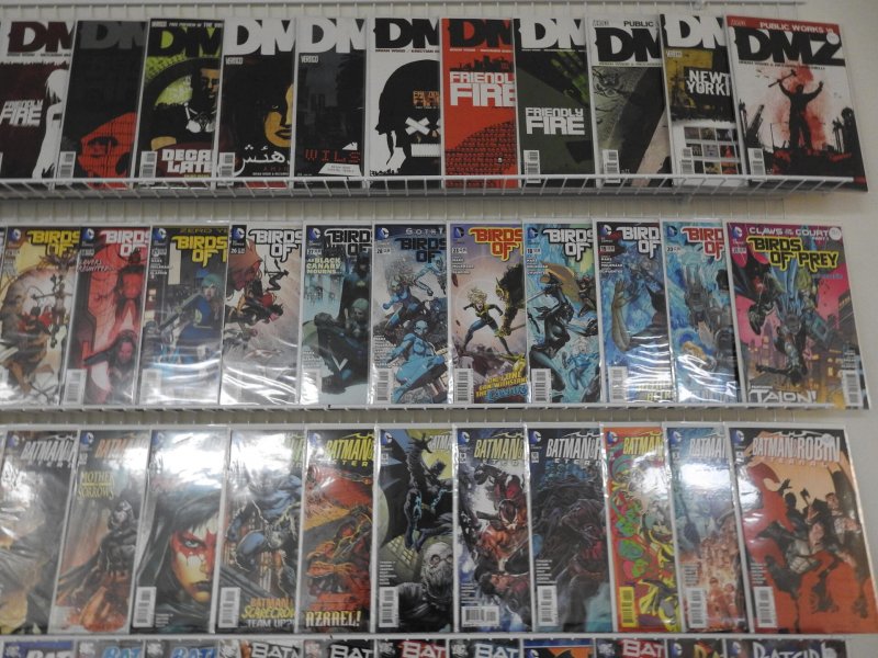 Huge Lot 170+ Comics W/ Birds of Prey, DMZ, Batman and Robin+ Avg VF-NM Cond!!