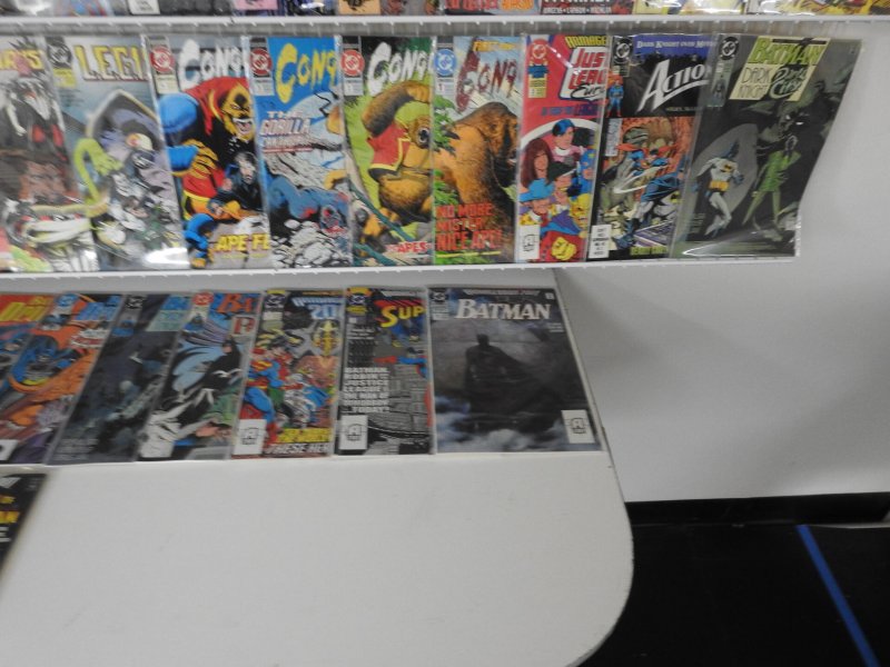 Huge Lot 140+ Comics W/Batman, Superman, Bloodlines+ Avg VF+ Condition!!