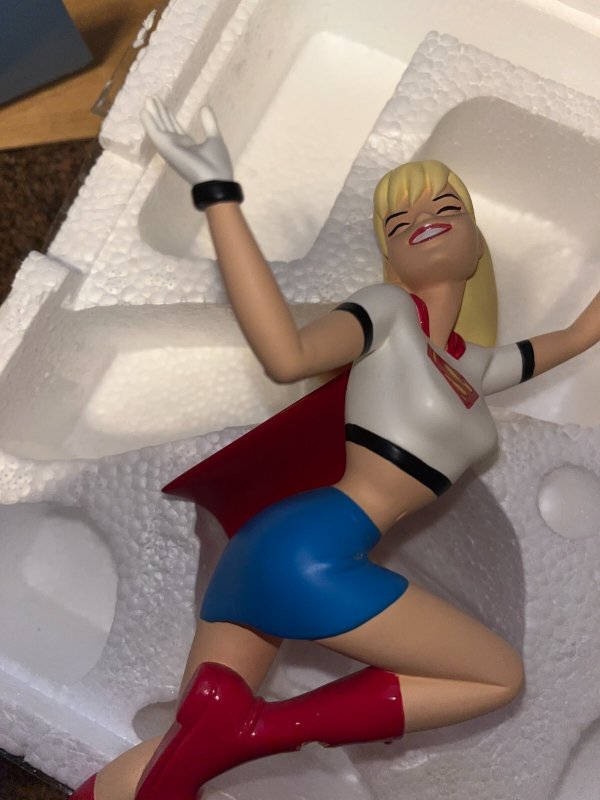 DC Direct, Superman Animated Series Supergirl Statue, Damaged