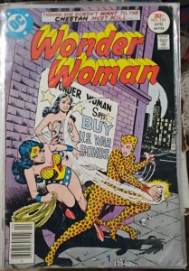 WONDER WOMAN # 230  1977 DC comics cheetah newstand