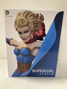 DC BOMBSHELLS SUPERGIRL STATUE LIMITED EDITION SEALED IN BOX