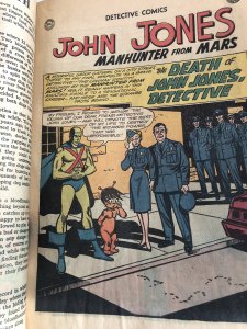 Detective 326, reader, very bizarre alien tale/MMH story backup