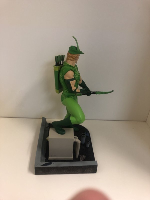 Green Arrow Cold-Cast Porcelain Hand Painted Statue 11” # 2131/2200 DC Direct 