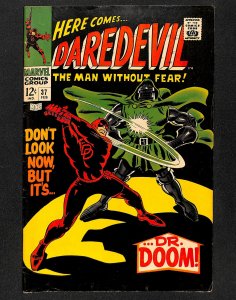 Daredevil #37 VG/FN 5.0 vs. Dr. Doom!