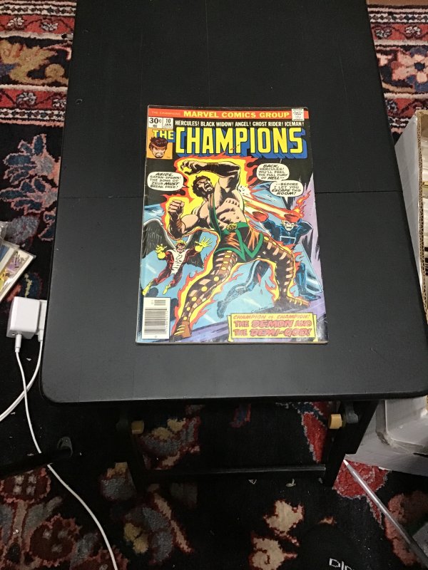 The champions  #10 (1977) Titanium Man! High grade! VF+ Wow!