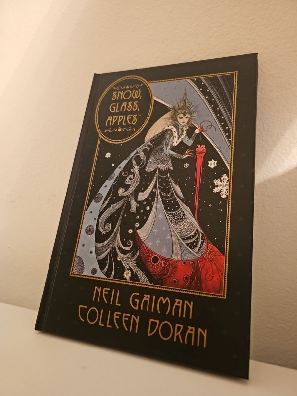 Snow, Glass, Apples •Colleen Doran • Dark Horse Comics • Neil Gaiman • HC