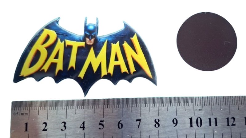 Pin Acrilico Logo Batman 8 x 5 cms con Iman