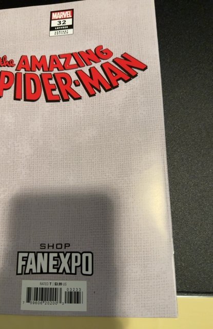 The Amazing Spider-Man #32 (2017)peach momoka virgin variant