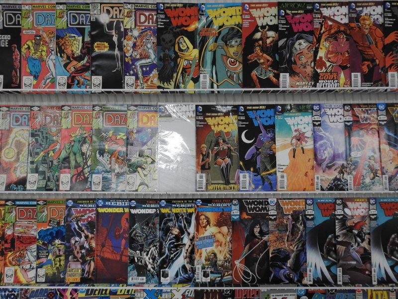 Huge Lot of 210+ Comics W/ X-Men, Wonder Woman, Defenders Avg. VF- Condition!