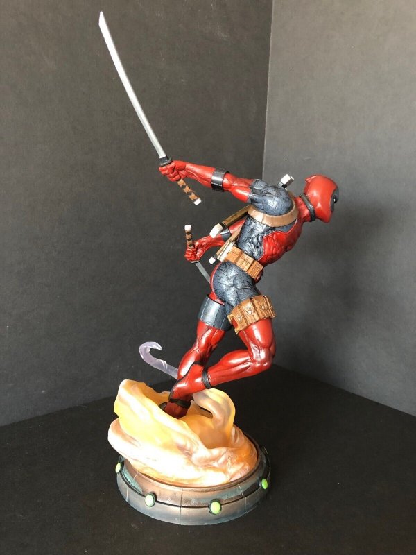 Diamond Select Gallery Marvel Deadpool PVC Diorama 9 Statue in Original Box 