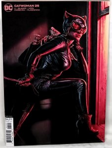CATWOMAN #25 Lee Bermejo Variant Cover 1st Strays 1st Lian Harper as Shoes DCU