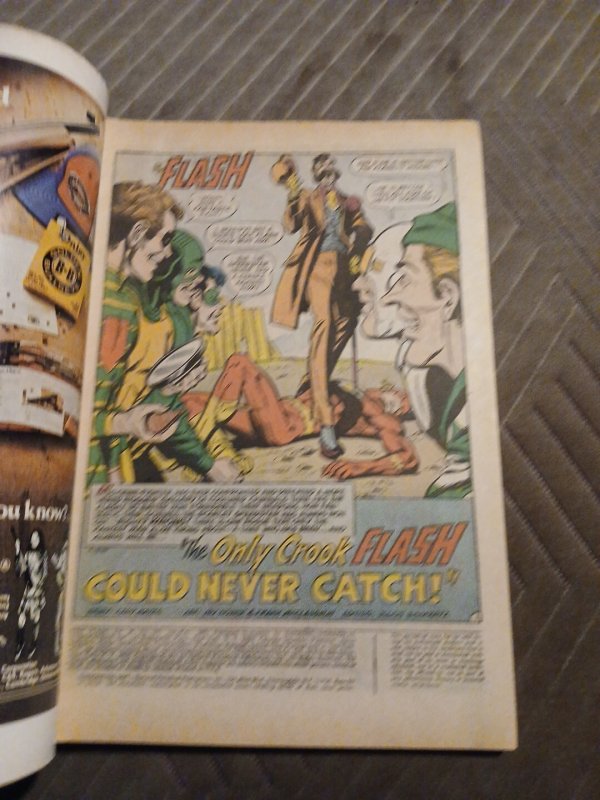 The Flash #231 DC Comics 1975 Bronze Age Convention Of Super Villains Comic Book