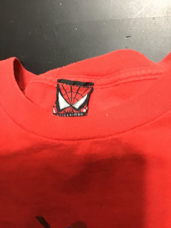 Spider-Man T-shirt like new extra-large which red color with spy the label!