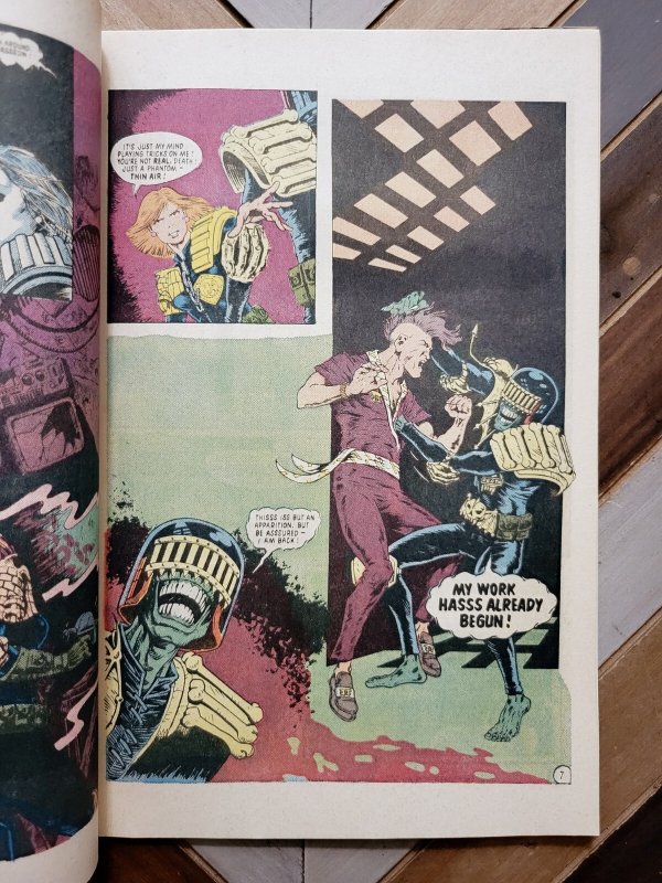 2000 A.D. Monthly #1 Vol. 2 (1986 Eagle Comics) 5.0 ft JUDGE DREDD + Alan Moore