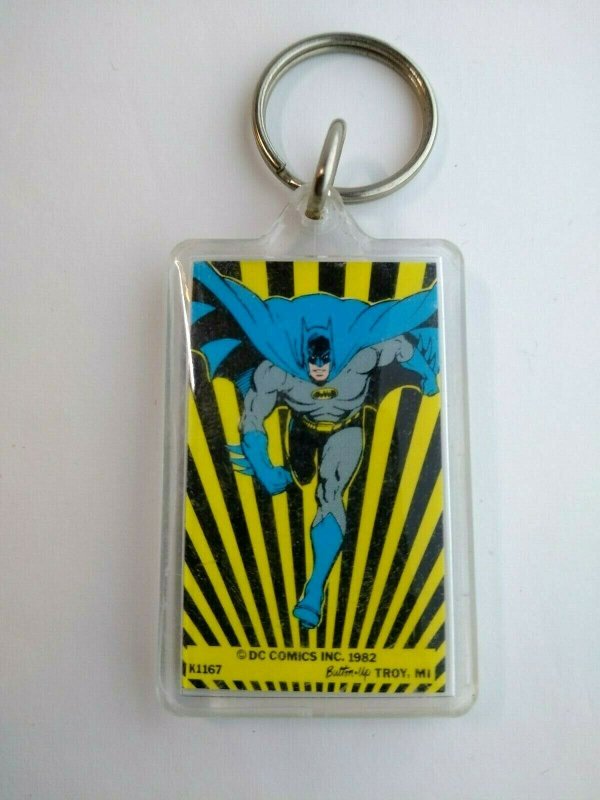 Batman Running Keychain 1982 Original Licensed Official DC Comics Button Up 