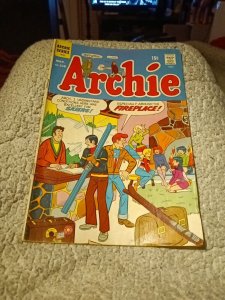 ARCHIE #216 Mlj Archie Comics March 1972 Bronze Age Ski Lodge, Winter Cover