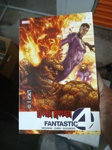 FANTASTIC FOUR- Dark Reign  (Marvel 2009) Graphic Novel. 01