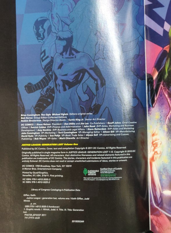 Justice League: Generation Lost Vol. 1 - HC 1st Printing. OOP (9/9.2) 2011