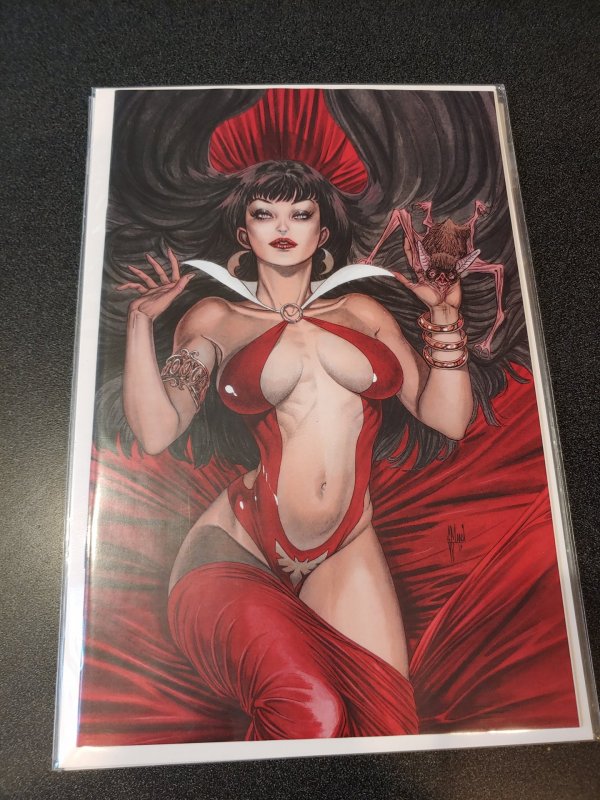 VAMPIRELLA #10 ( VARIANT COVER B ) VIRGIN VARIANT