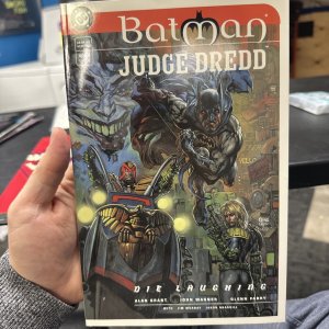 Batman / Judge Dredd: Die Laughing #1 (DC Comics, 1998) - CS7208 