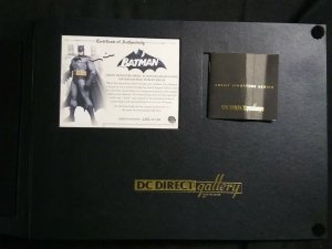 BATMAN ARTIST SIGNATURE SERIES FIGURE EXC. EDITION:HUSH BY JIM LEE SIGNED MINT