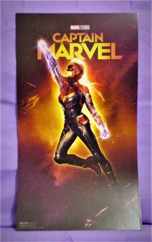 Loot Crate Exclusive CAPTAIN MARVEL 3D COMIC STANDEE (Loot Crate Original)! 