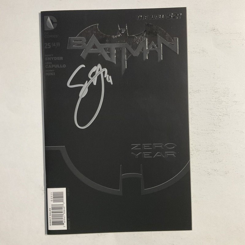 Batman 25 2014 Signed by Scott Snyder DC Comics NM near mint