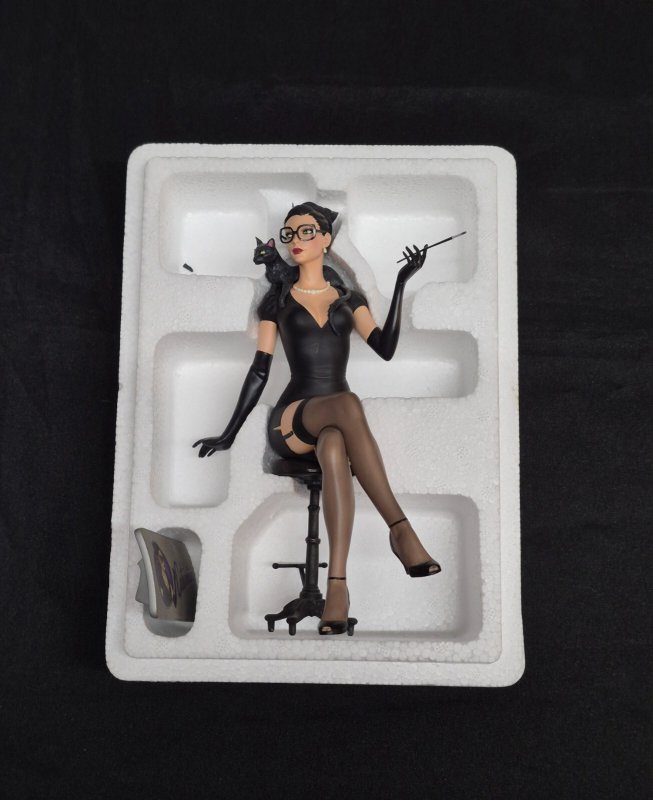DC Collectibles DC Bombshells Catwoman Statue 237/5200 *PLEASE READ*