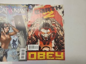 2 DC Comics #16 Earth 2 + #25 Catwoman New 52 10 TJ26