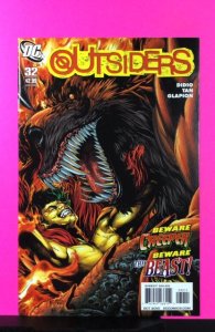 The Outsiders #32 (2010)