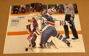 Sports Illustrated ( 9.0 VFN/NM )  Wayne Gretzky  /  April 1999
