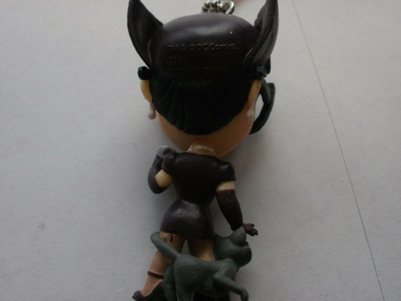 NEW Loose DC Bombshell Comic Character Keychain Hanger - CATWOMAN with Cat