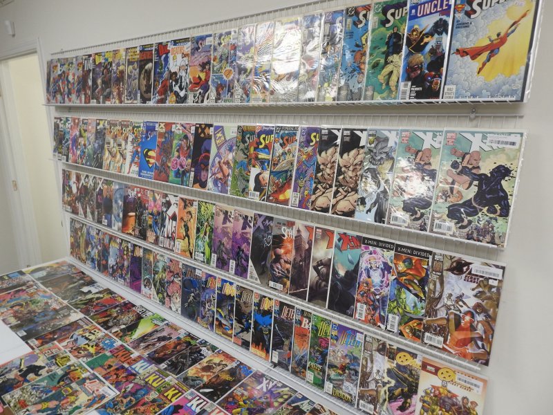 Huge Lot 140+ Comics W/ Batman, X-Men, Superman, +More AVG VF-