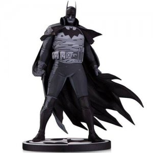 DC DIRECT BLACK & WHITE MIKE MIGNOLA GOTHAM BY GASLIGHT BATMAN STATUE! MIB!