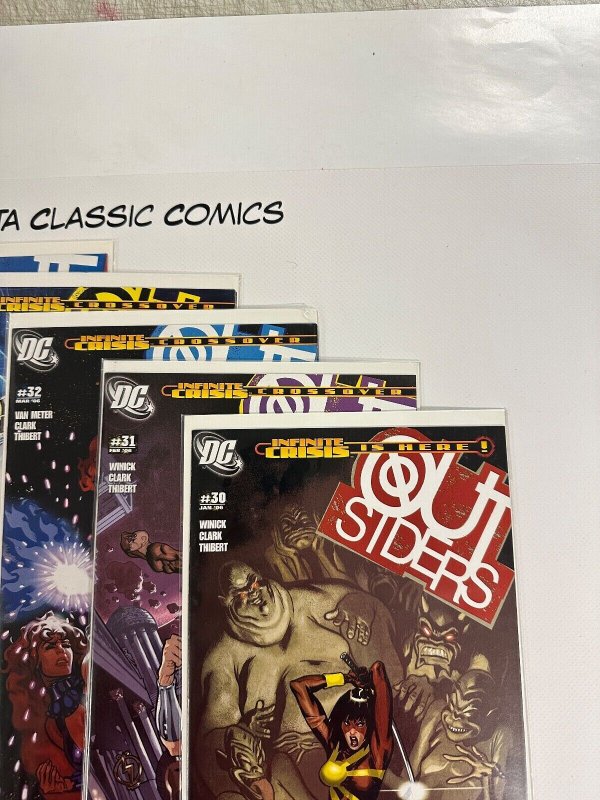 5  Outsiders DC Comic Books # 30 # 31 # 32 # 33 # 34 Batman Superman Flash 9 CT3