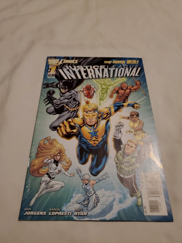 Justice League International 1 Near Mint- Cover by Aaron Lopresti