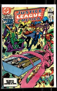 Justice League of America #220 (1983) Justice League
