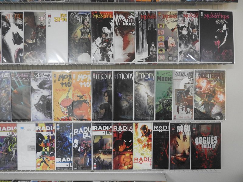 Huge Lot 140+ Comics W/ Gunslinger Spawn, Radiant Black, +More! Avg VF/NM Cond