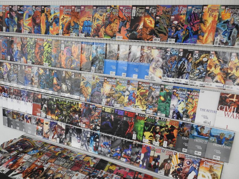 Huge Lot 200+ Comics W/ World War Hulk, Secret War, FF+ Avg VF+ Condition!!