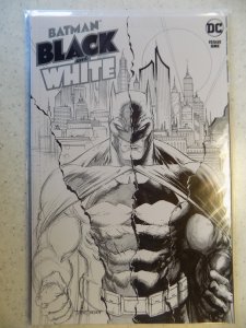 Batman Black and White # 1 Tyler Kirkham Exclusive Trade Variant