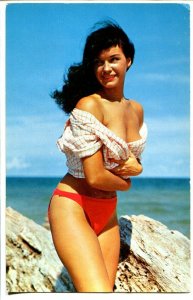 MAG: Betty Bettie Page Post Card -Beauty In The Bronze-1960'sVG/FN