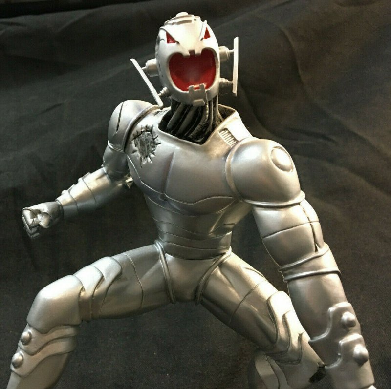 DIAMOND SELECT TOYS STATUE ULTRON AVENGERS VILLAIN (LOOSE) 