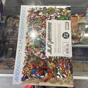 JLA/AVENGERS COLLECTORS EDITION SEALED SLIPCASE 2004 DC/MARVEL COMICS