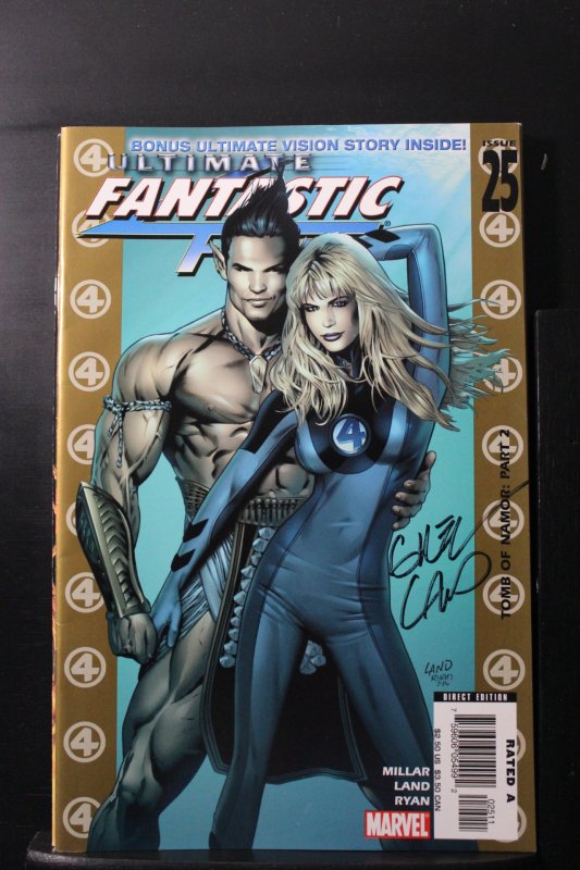 Ultimate Fantastic Four #25 (2006) *SIGNED*