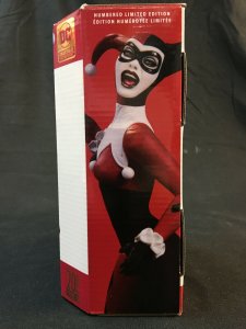 HARLEY QUINN RED WHITE + BLACK STATUE JAE LEE MIB