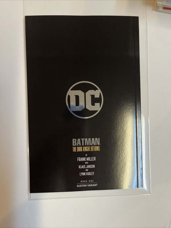 Batman The Dark Knight Returns (2022) # 1 (NM) Exclusive Foil Fan Expo Variant